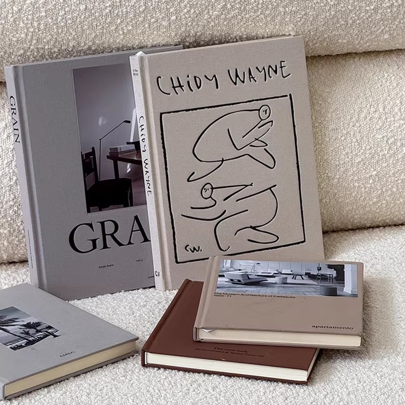 Photography Yearbook - Nordyckie angielskie symulacje stron w książkach,